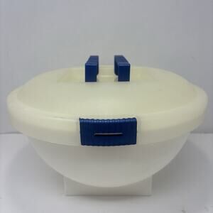 Vintage Iris Schwartz 1-78-722 Carrier Bowl Snap On Lid Blue Handles